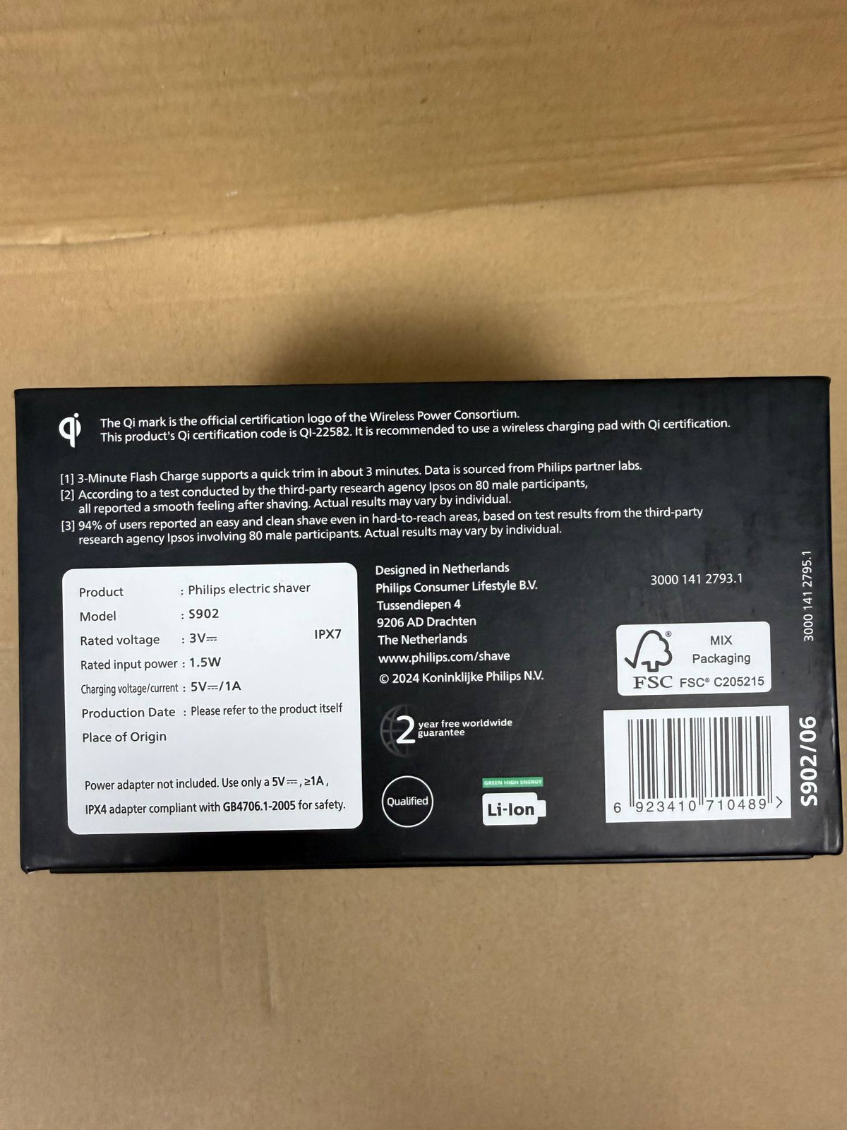 Front of Philips Portable Shaver 700 Series packaging