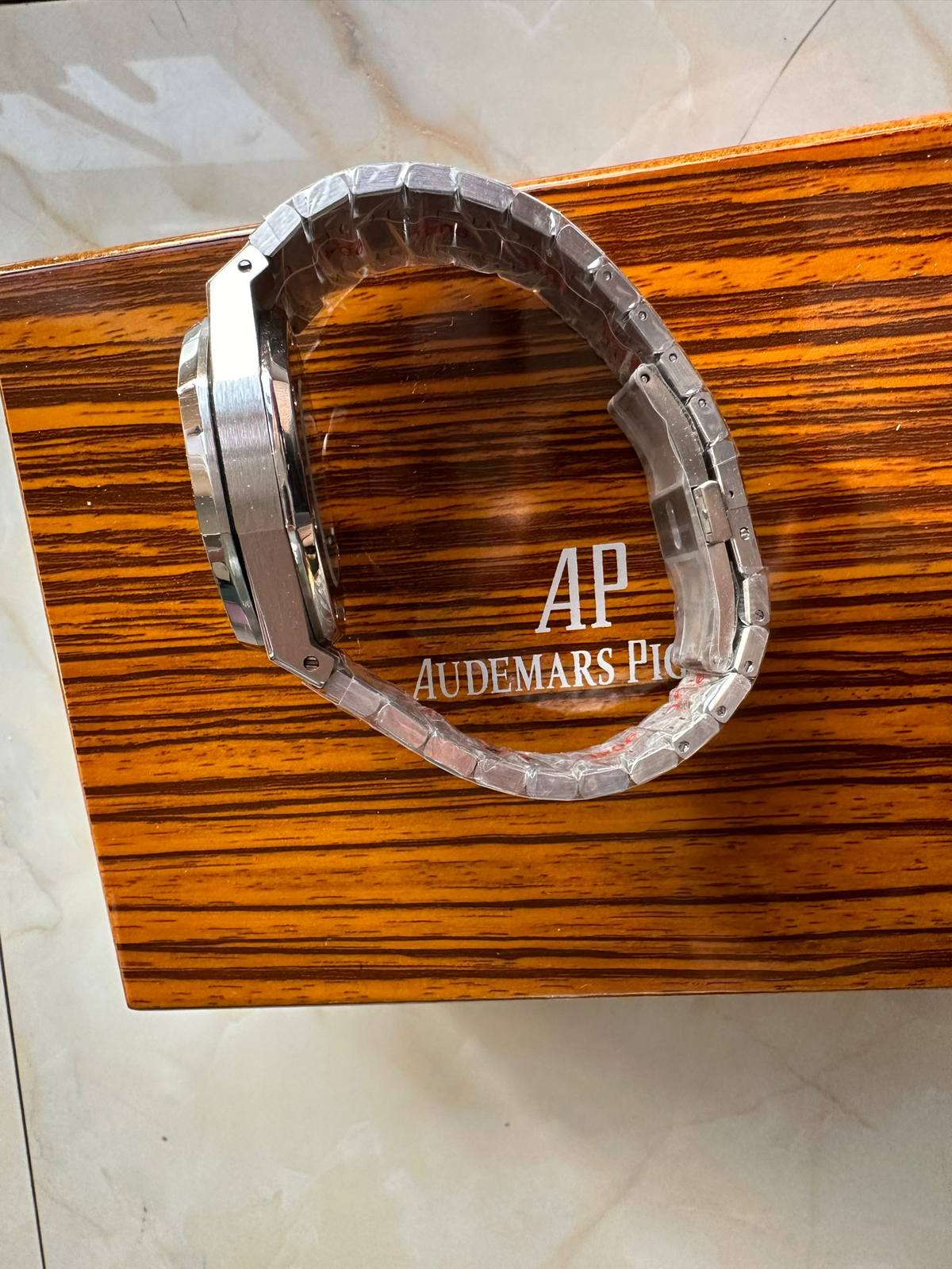 Audemars Piguet bracelet and case detail