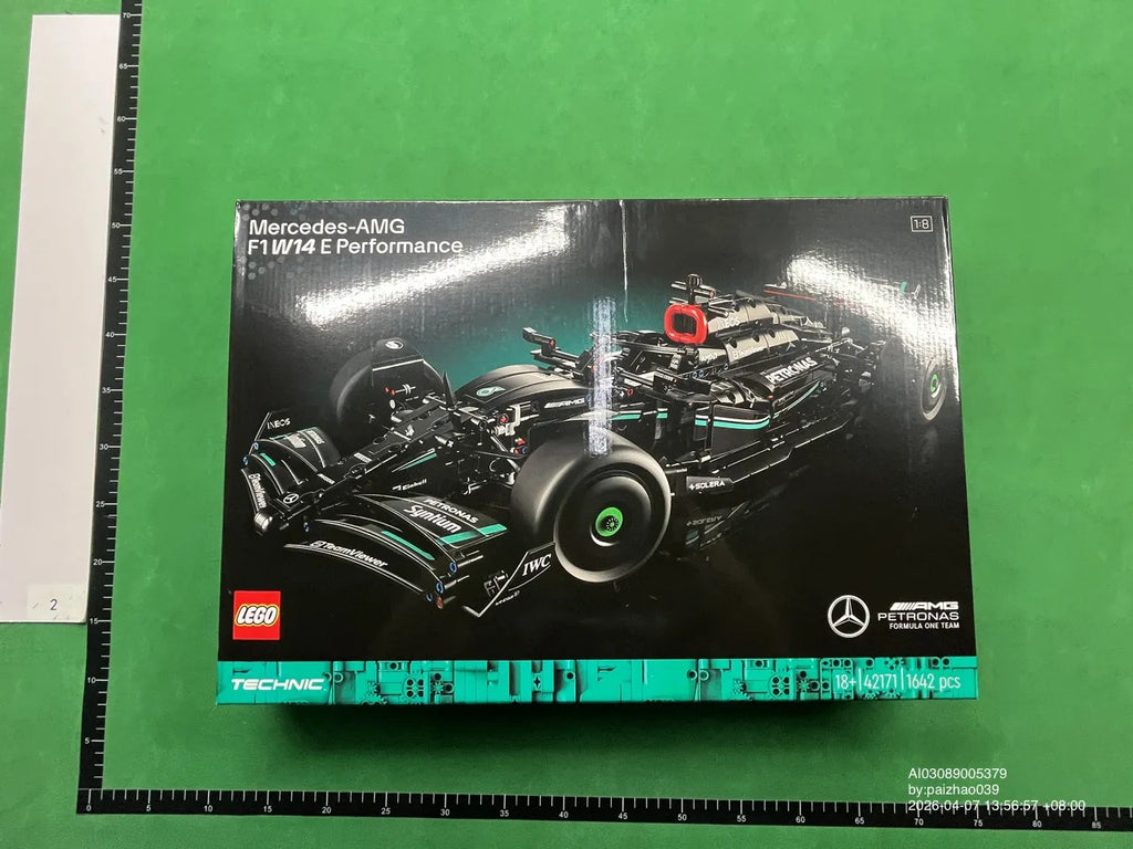 LEGO Technic Mercedes-AMG F1 W14 E Performance box